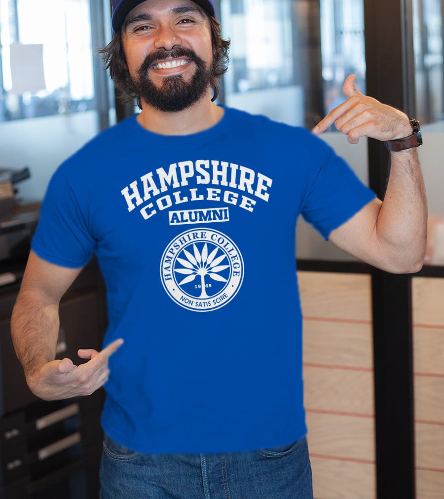 Hampshire College Alumni Non Satis Scire 1965 T-Shirt
