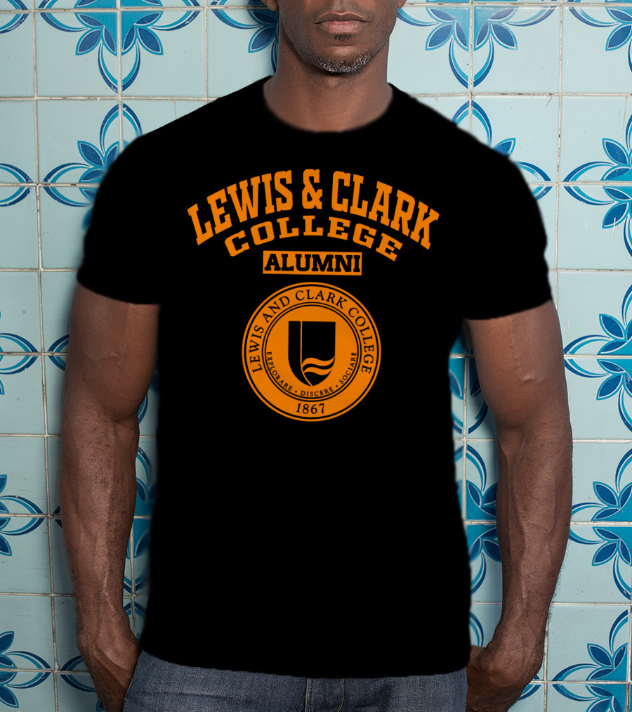 LEWIS And CLARK COLLEGE ALUMNI 1867 EXPLOARE DISCERE SOCIARE T-Shirt