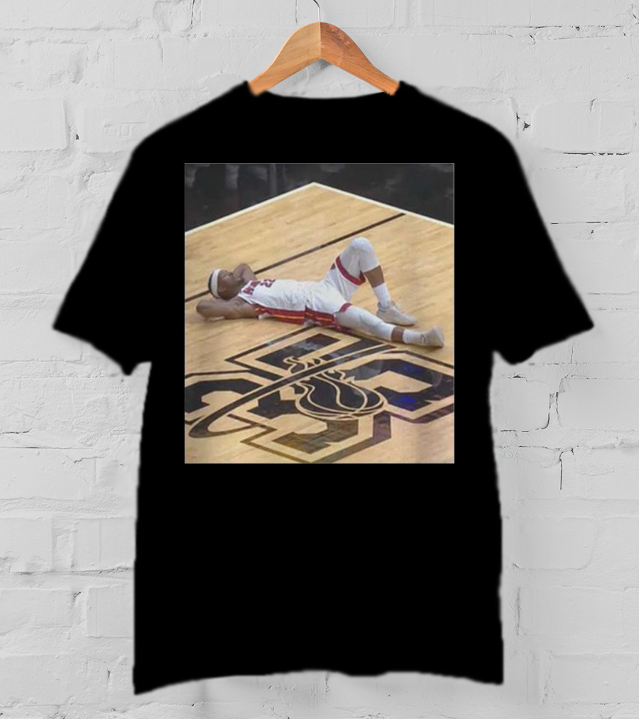 Court Culture Himmy Moments Heat Basketball Player Relaxing Iconic Court Pose T-Shirt