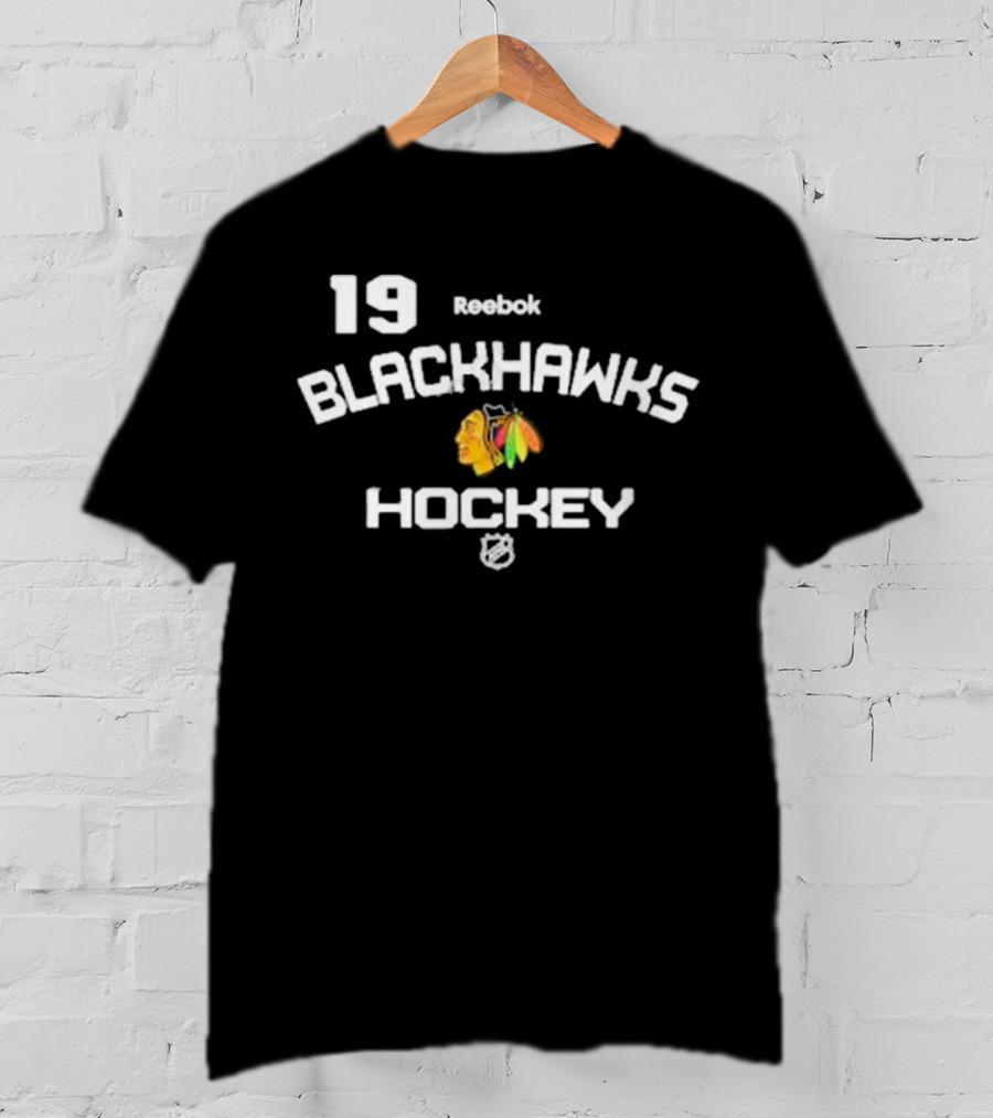19 Reebok Blackhawks Hockey NHL T-Shirt