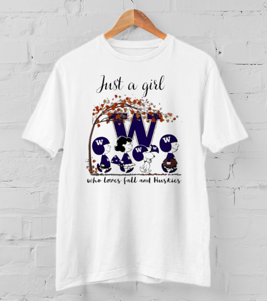 Just A Girl Who Loves Fall And Huskies Peanuts Football T-Shirt