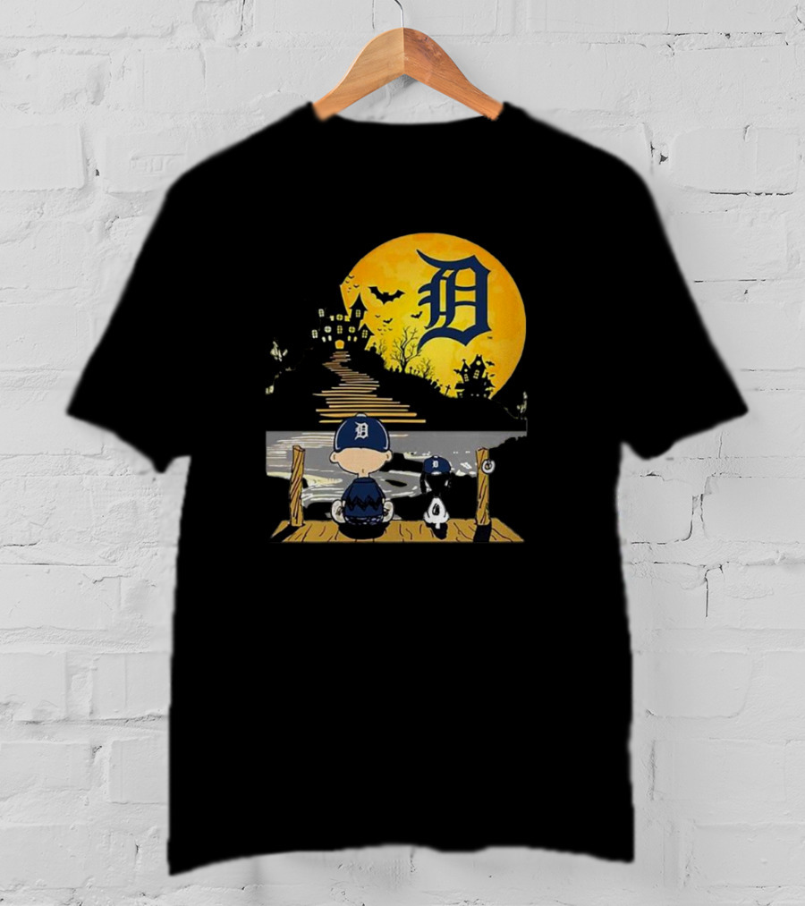 Snoopy Charlie Brown Detroit Tigers Halloween Moon Scene T-Shirt