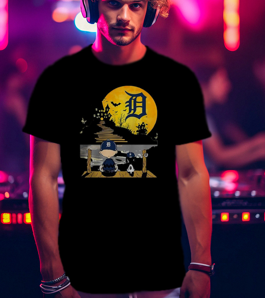 Snoopy Charlie Brown Detroit Tigers Halloween Moon Scene T-Shirt