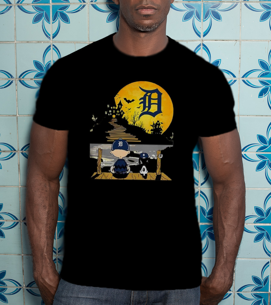 Snoopy Charlie Brown Detroit Tigers Halloween Moon Scene T-Shirt