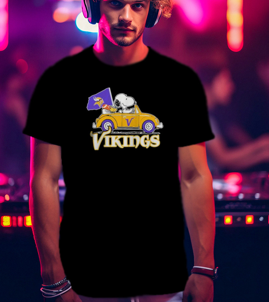 Snoopy Woodstock Driving Car With Vikings Flag Minnesota NFL T-Shirt