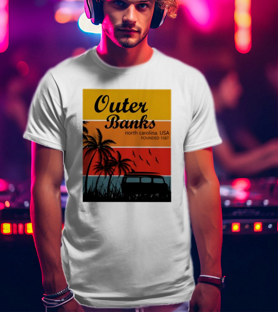 Outer Banks North Carolina USA Founded 1587 Vintage Car Beach Palm Trees T-Shirt
