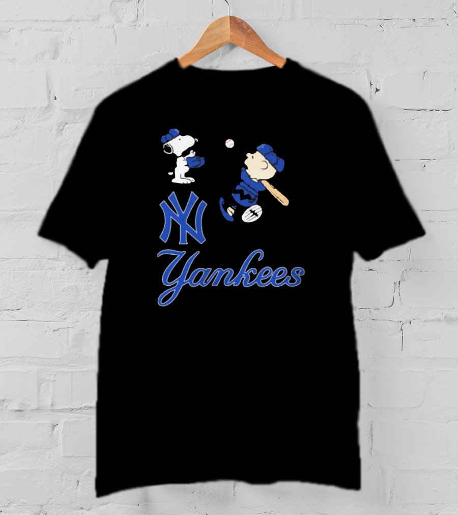 Snoopy And Charlie Brown Baseball With New York Yankees Yankees T-Shirt