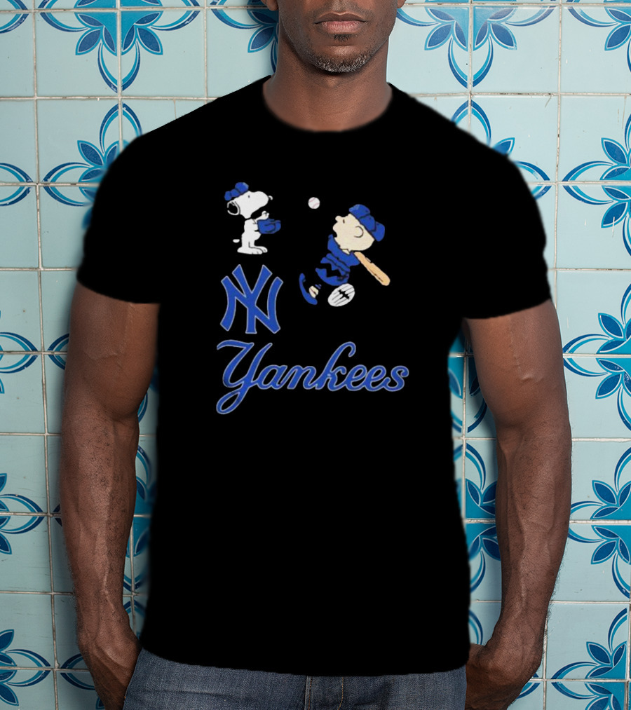 Snoopy And Charlie Brown Baseball With New York Yankees Yankees T-Shirt