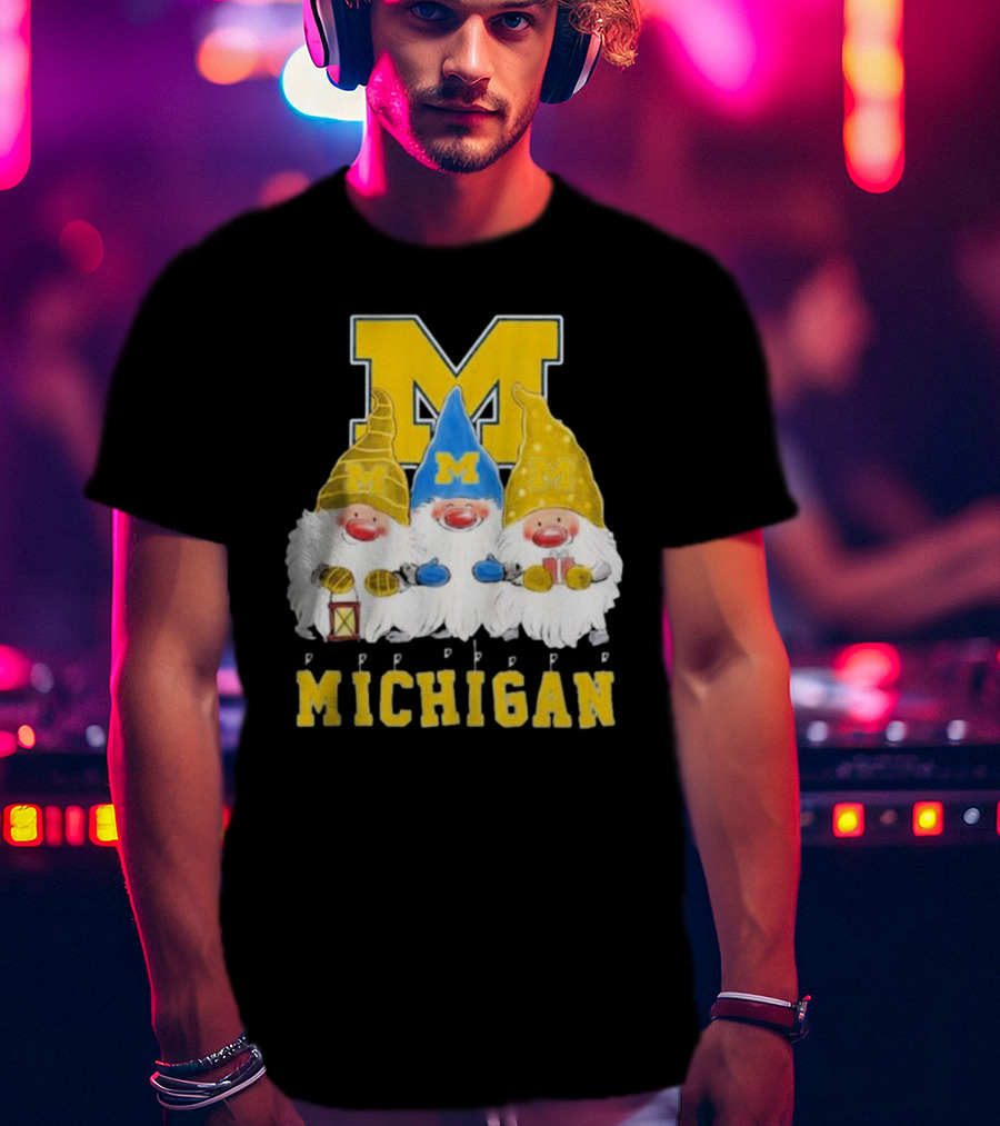 Michigan Wolverines Gnomes Merry Christmas T-Shirt