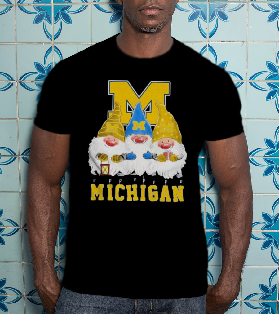 Michigan Wolverines Gnomes Merry Christmas T-Shirt