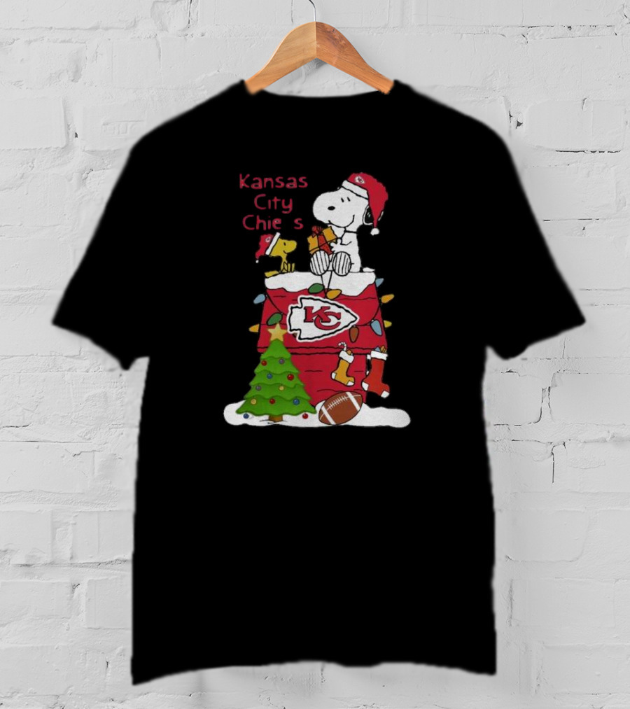 Kansas City Chiefs Christmas Snoopy And Woodstock Santa Scene T-Shirt