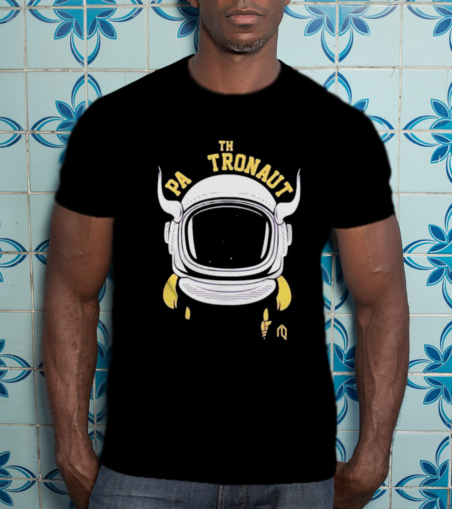 TH PA TRONAUT Minnesota Vikings Helmet T-Shirt
