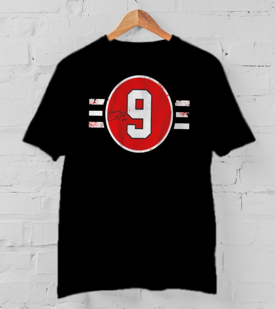 Chicago Blackhawks Bobby Hull Signed Number 9 T-Shirt