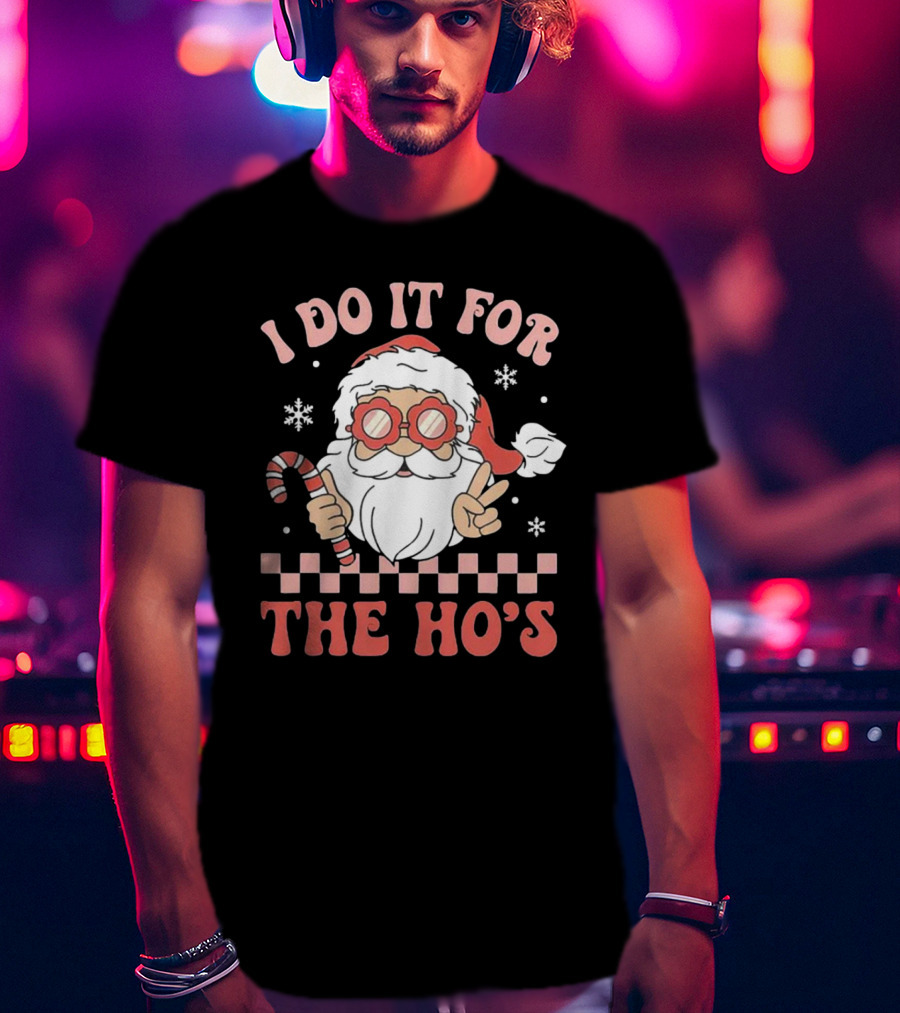 I Do It For The Ho’s Funny Christmas Santa With Candy Cane And Peace Sign T-Shirt
