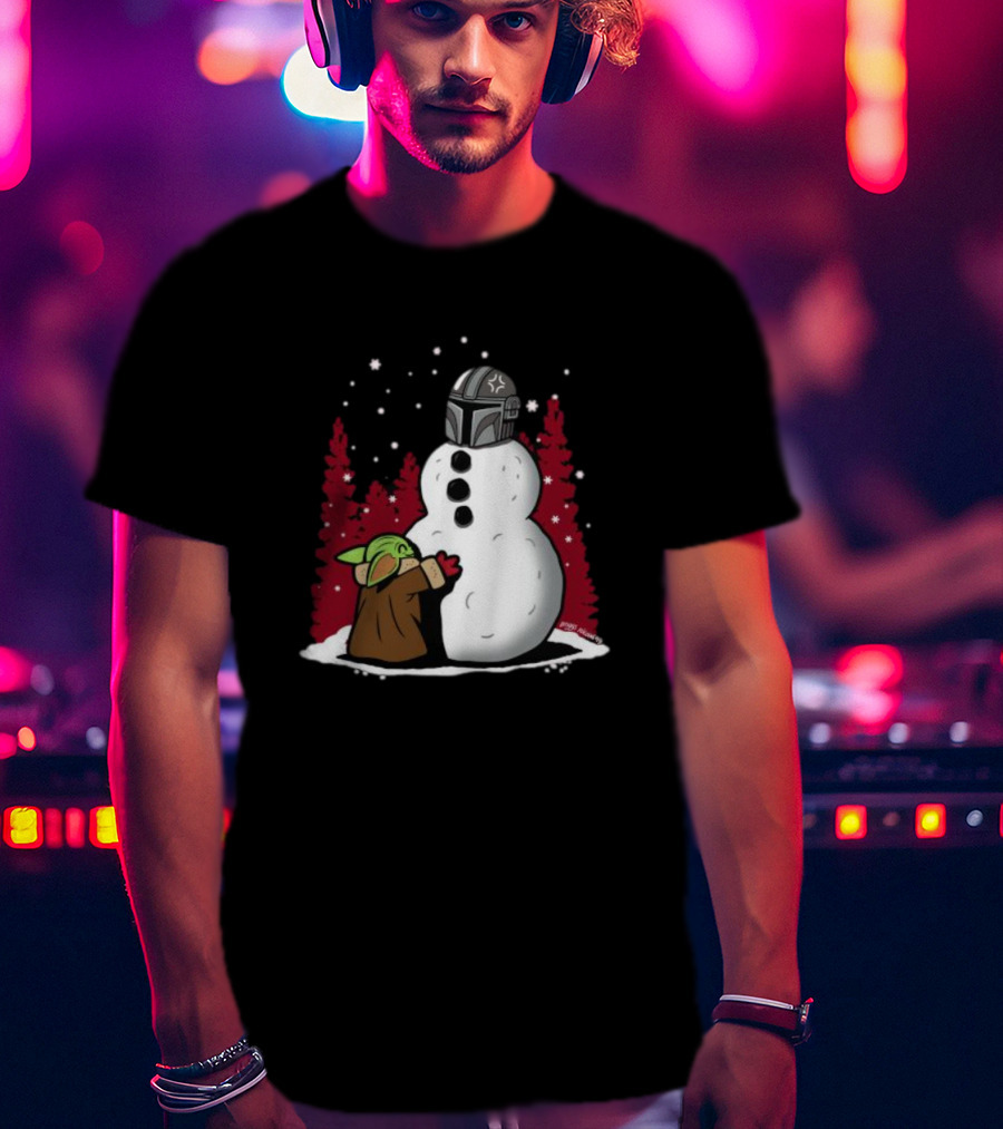 The Best Snowman In The Parsec Yoda Hugs Snowman Mandalorian Helmet Snow Star Wars T-Shirt