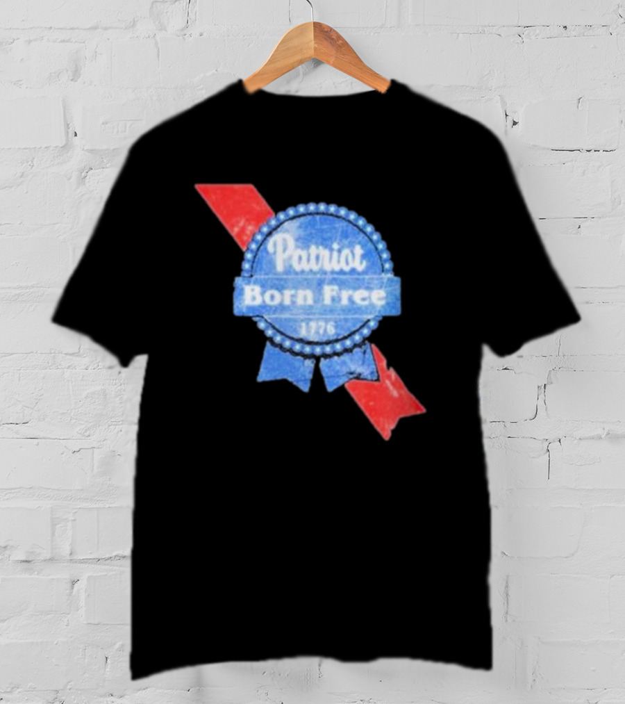 Patriot Born Free 1776 Badge With Red White Blue Ribbon Motif T-Shirt