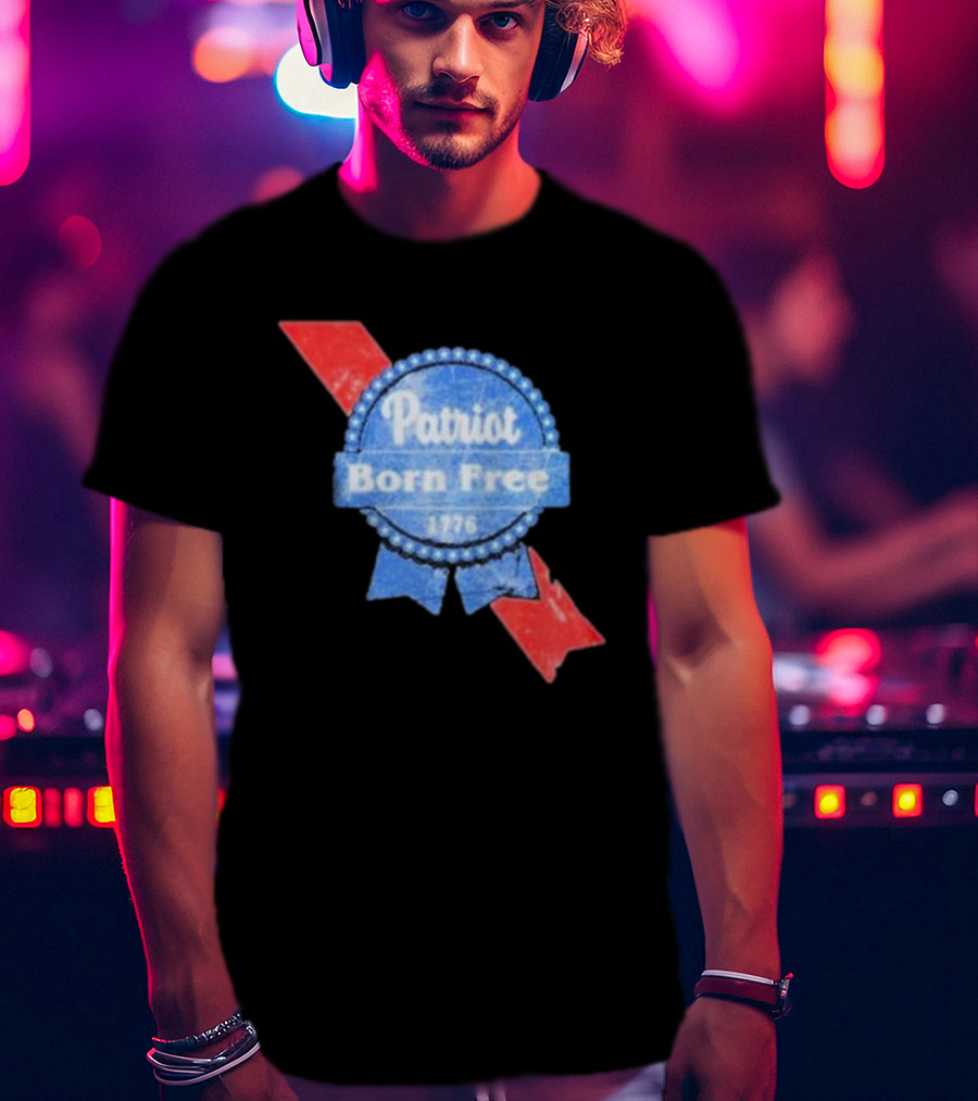 Patriot Born Free 1776 Badge With Red White Blue Ribbon Motif T-Shirt