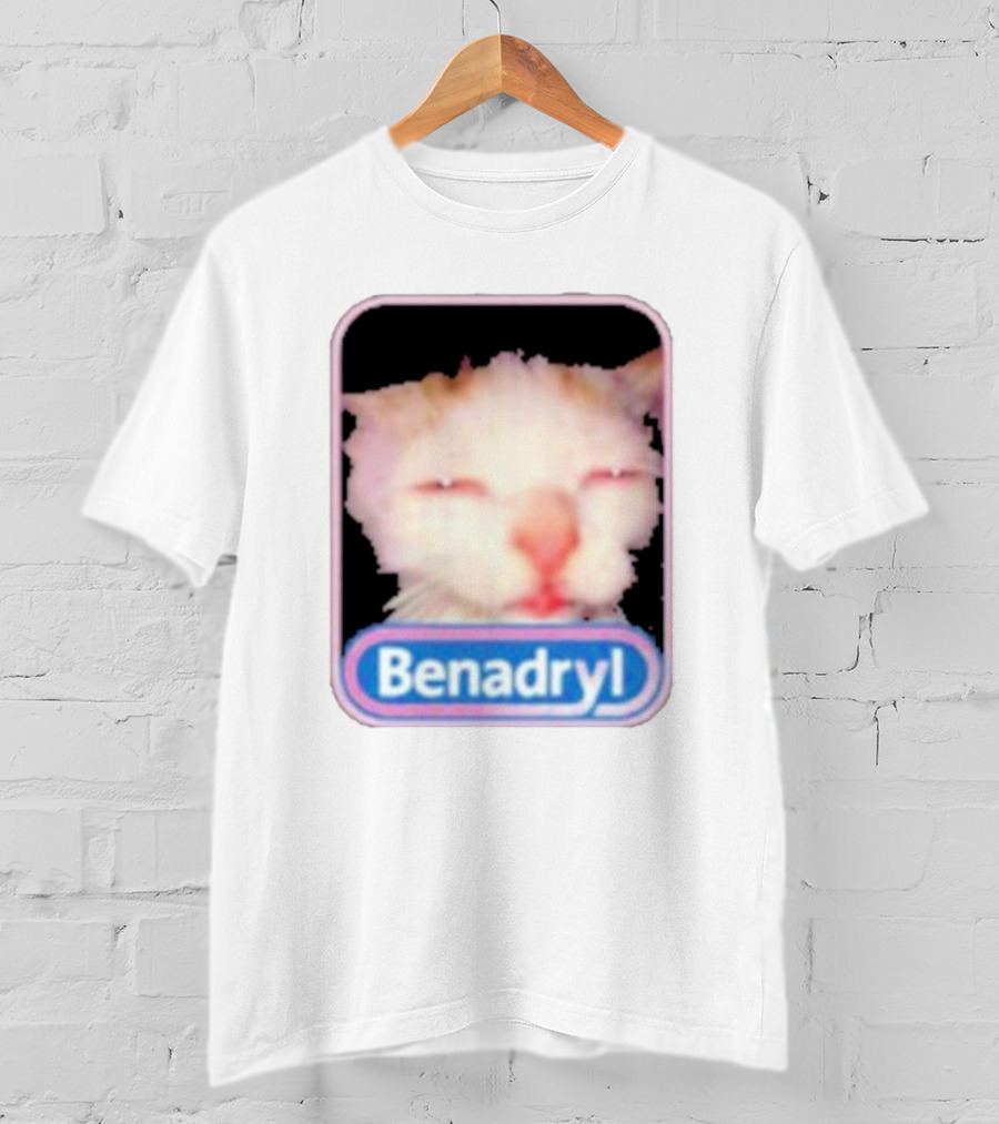 K45ink Benadryl Meme Cat Face Close-Up T-Shirt