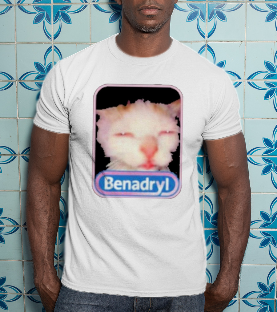 K45ink Benadryl Meme Cat Face Close-Up T-Shirt