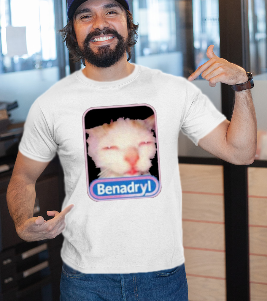 K45ink Benadryl Meme Cat Face Close-Up T-Shirt