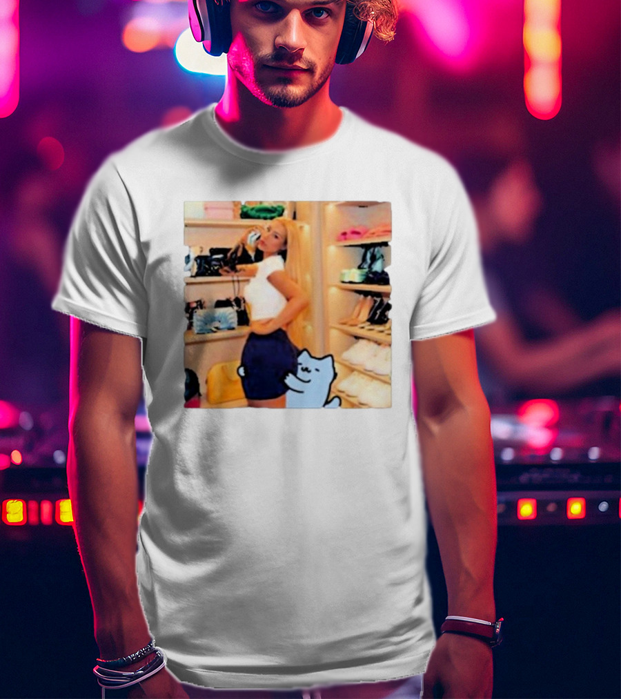 Iggy Azalea Culture Closet Fashion With Cute Cat T-Shirt