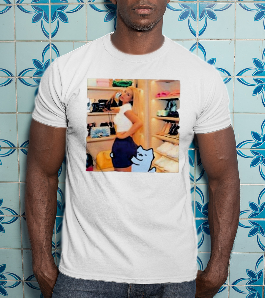Iggy Azalea Culture Closet Fashion With Cute Cat T-Shirt