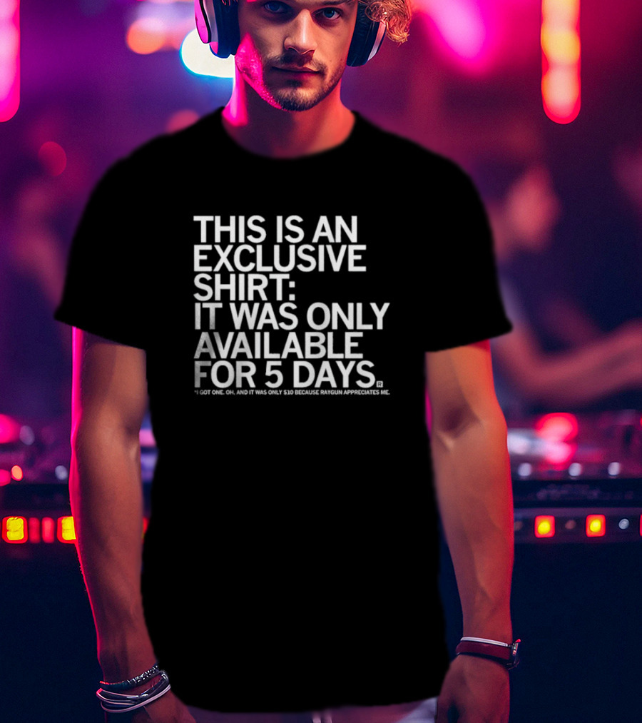 THIS IS AN EXCLUSIVE SHIRT: IT WAS ONLY AVAILABLE FOR 5 DAYS I GOT ONE OH AND IT WAS ONLY $10 BECAUSE RAYGUN APPRECIATES ME T-Shirt