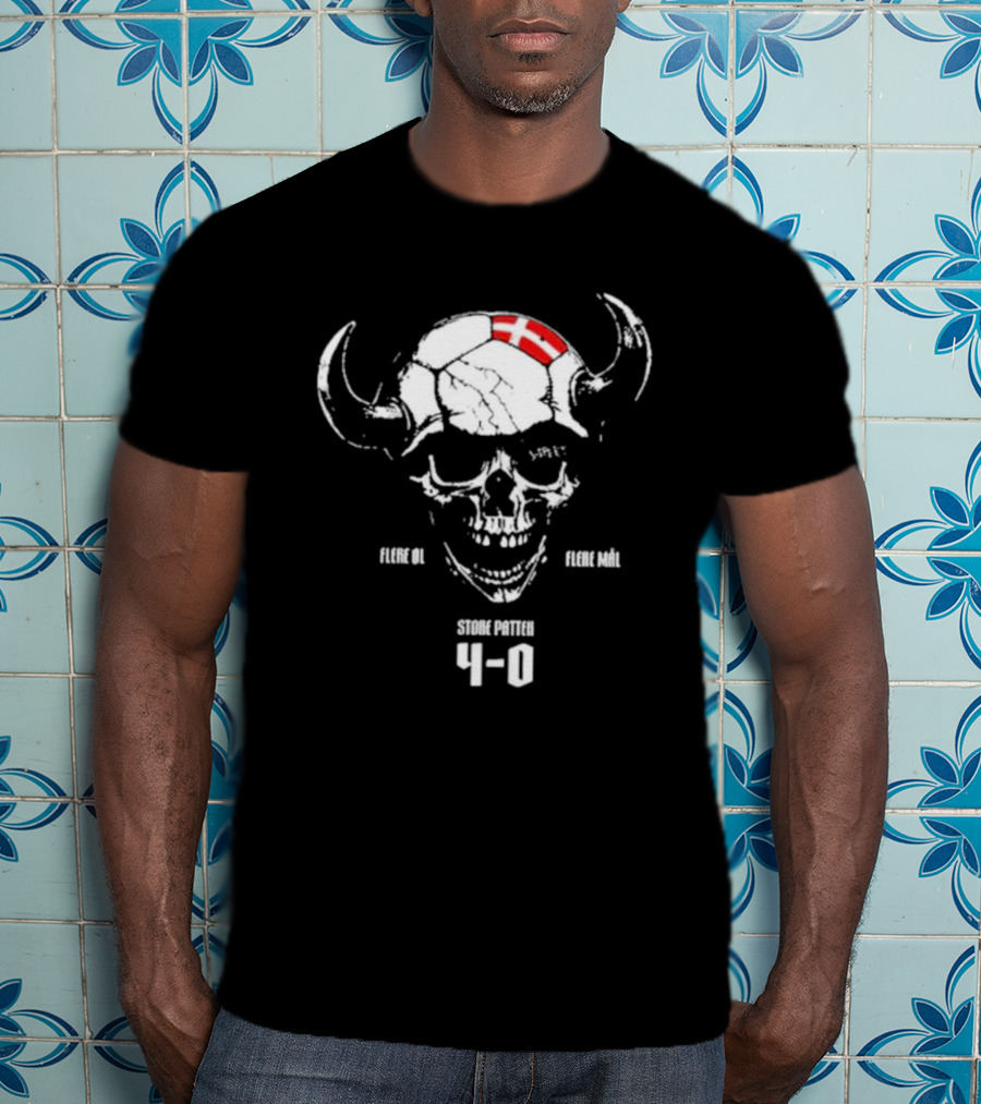 Flere Øl Flere Mål Store Patten 4-0 Skull With Horns And Denmark Flag Suspekt Tour T-Shirt