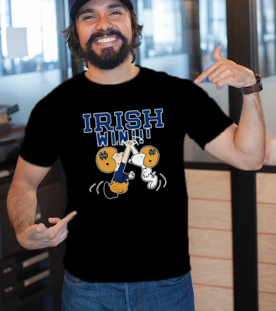 Charlie And Snoopy High Five Notre Dame Fighting Irish Win T-Shirt