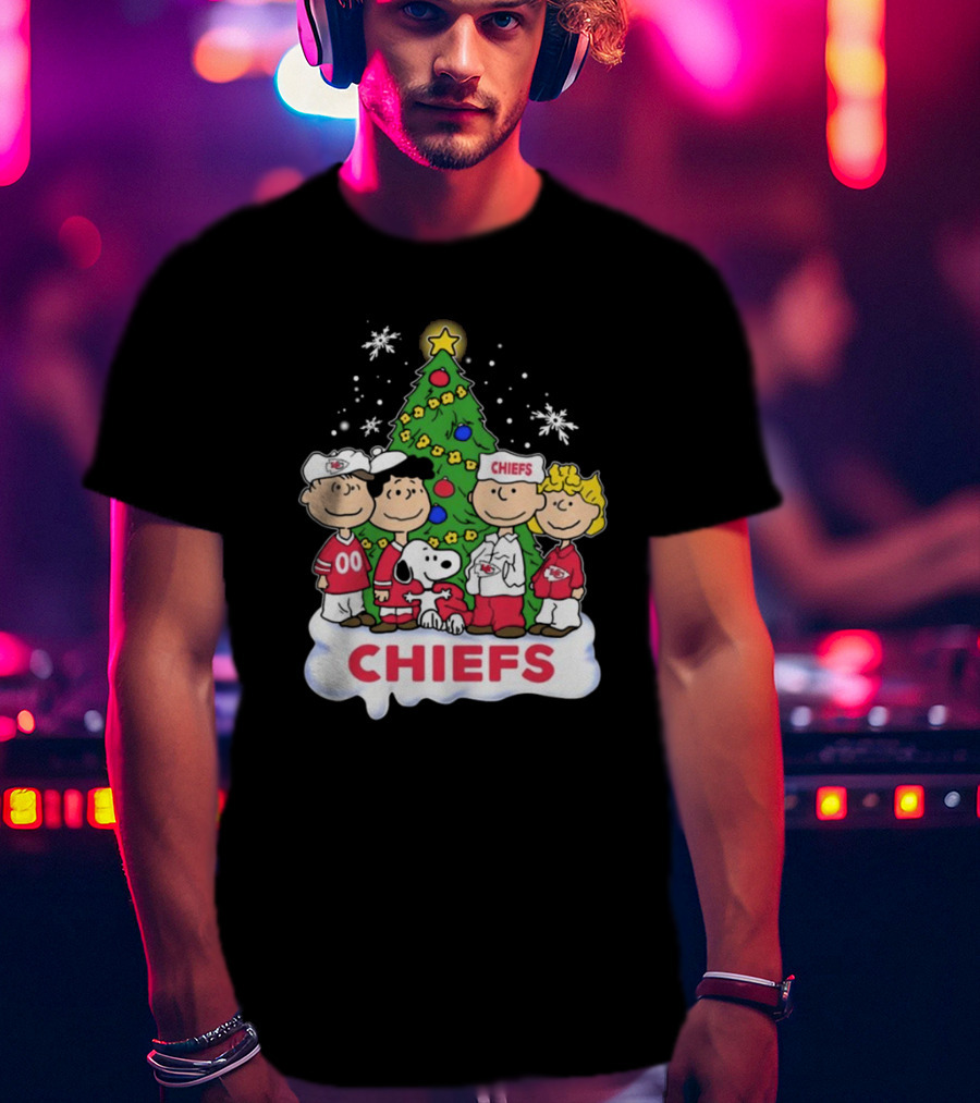 Kansas City Chiefs Snoopy Peanuts Christmas Tree Chiefs T-Shirt