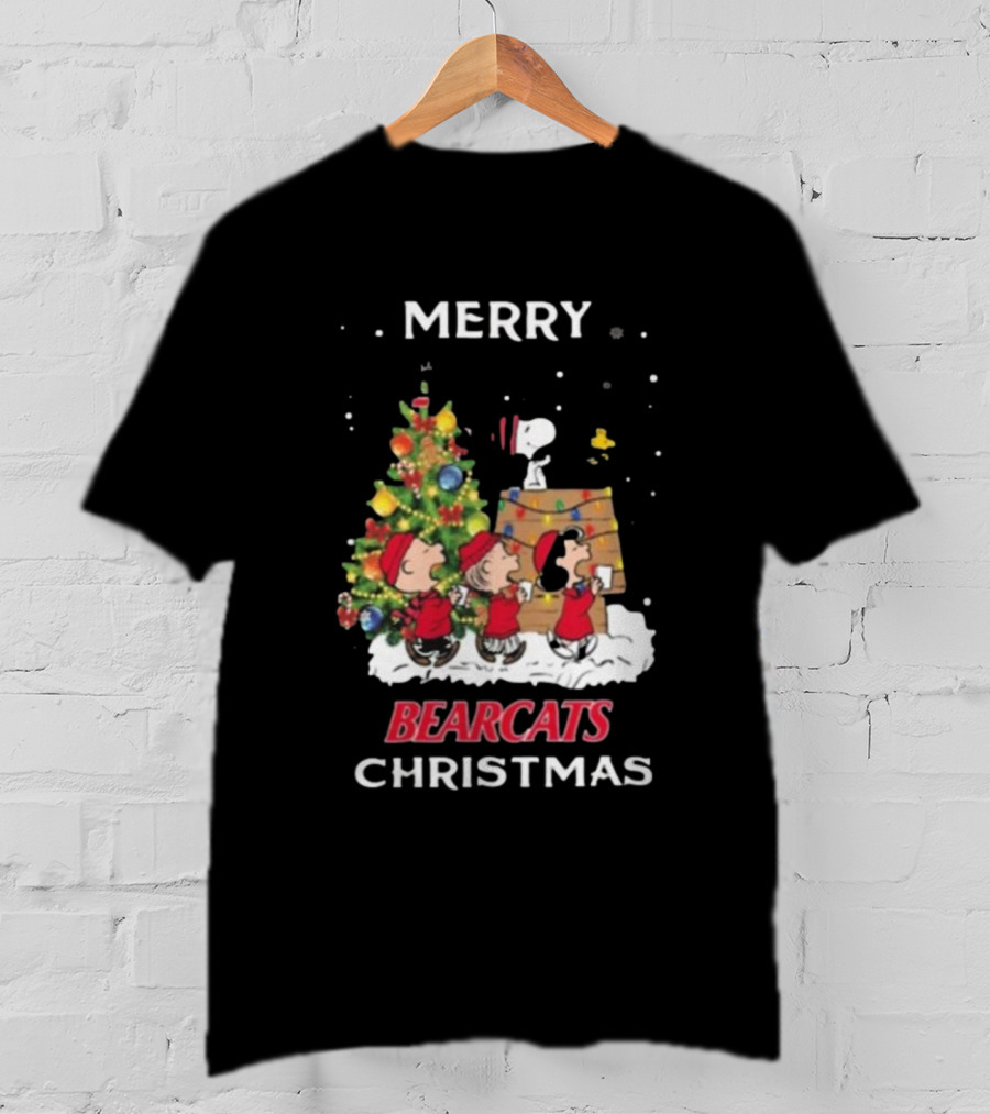 Cincinnati Bearcats Snoopy Friends Merry Christmas T-Shirt