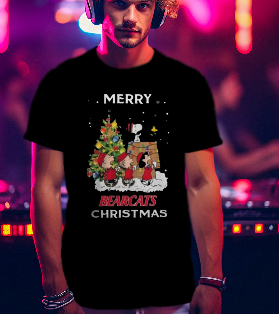 Cincinnati Bearcats Snoopy Friends Merry Christmas T-Shirt