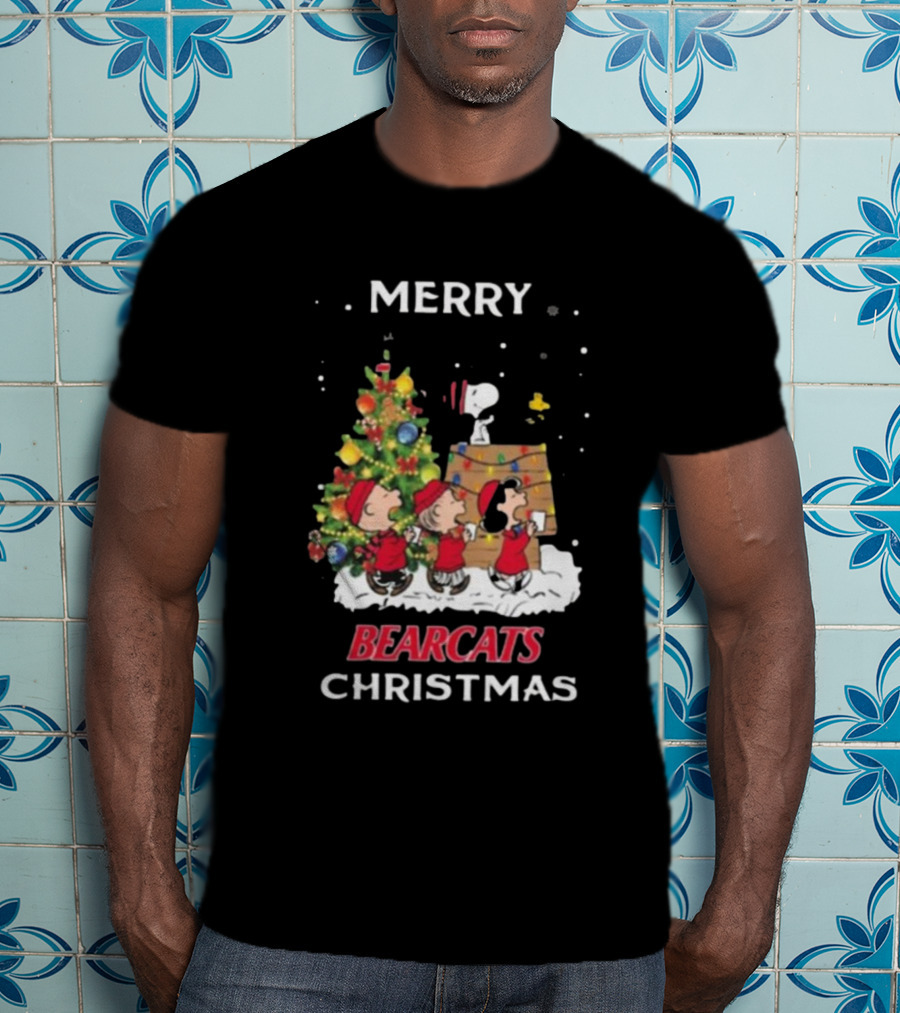 Cincinnati Bearcats Snoopy Friends Merry Christmas T-Shirt