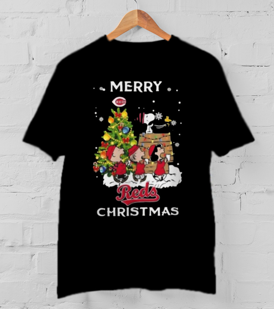 Merry Reds Christmas Cincinnati Snoopy And Friends T-Shirt