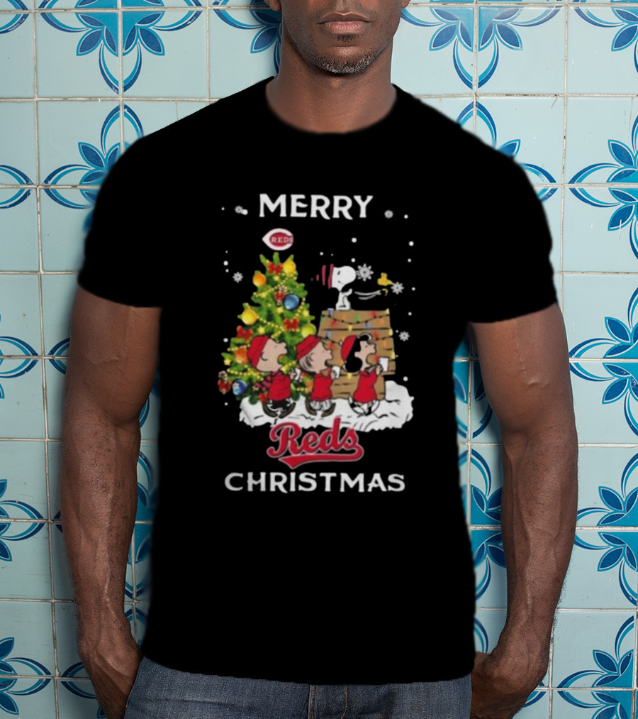 Merry Reds Christmas Cincinnati Snoopy And Friends T-Shirt