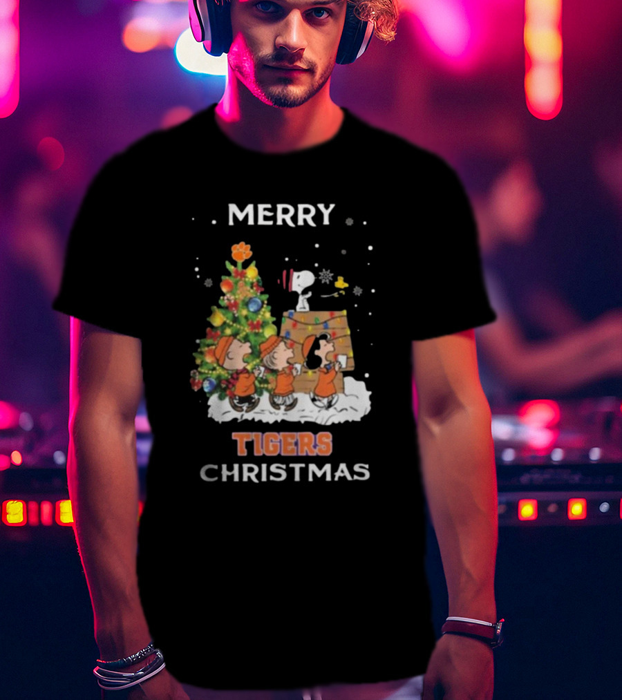 Merry Christmas Clemson Tigers Snoopy And Friends T-Shirt