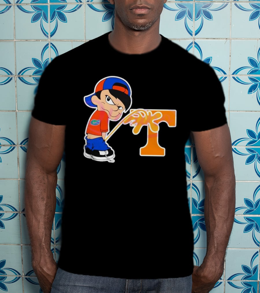 Funny Boy Florida Gators Peeing On Tennessee Volunteers T-Shirt