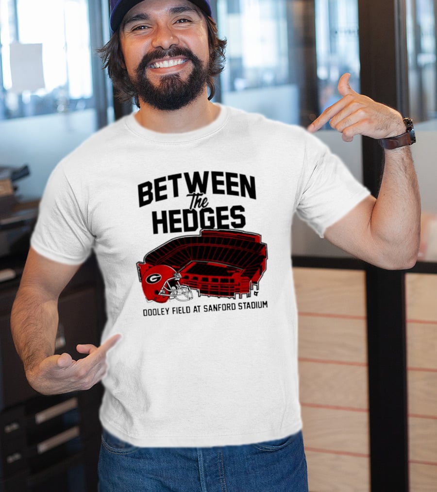 Between The Hedges Georgia Bulldogs Dooley Field At Sanford Stadium T-Shirt