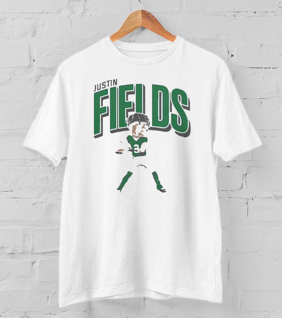 Justin Fields Caricature Greens And Grays Dynamic Pose T-Shirt