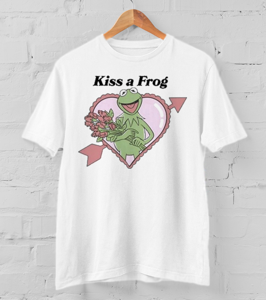 Kiss A Frog Kermit Heart And Roses T-Shirt