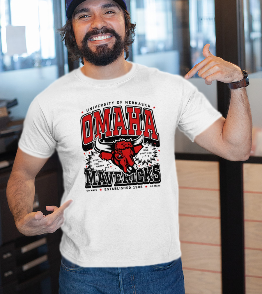 Omaha Mavericks Max Collegiate Bull Symbol With Stars T-Shirt