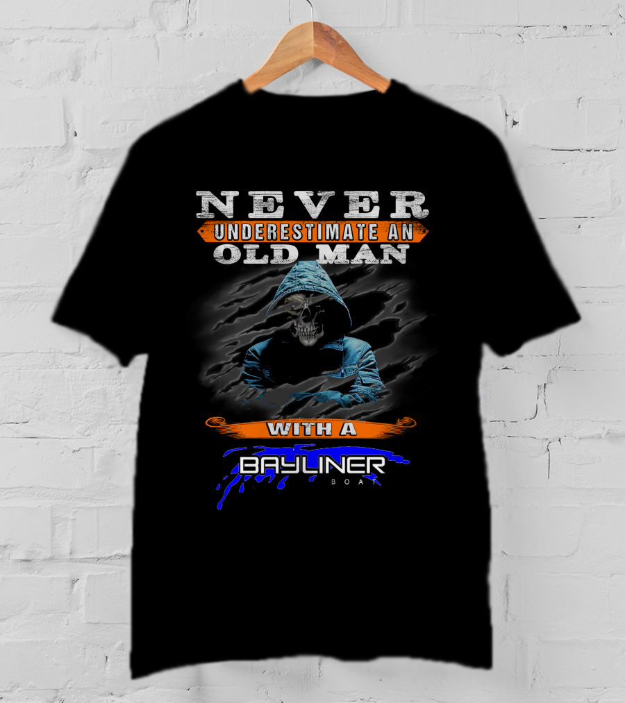 NEVER UNDERESTIMATE AN OLD MAN WITH A BAYLINER BOAT T-Shirt