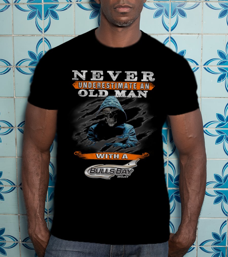 Never Underestimate An Old Man With A Bulls Bay Boat T-Shirt