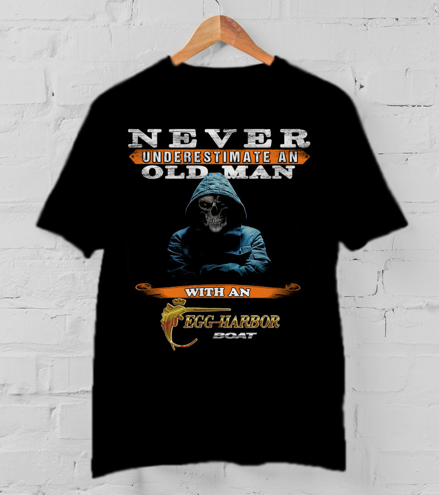 NEVER UNDERESTIMATE AN OLD MAN WITH AN EGG HARBOR BOAT T-Shirt