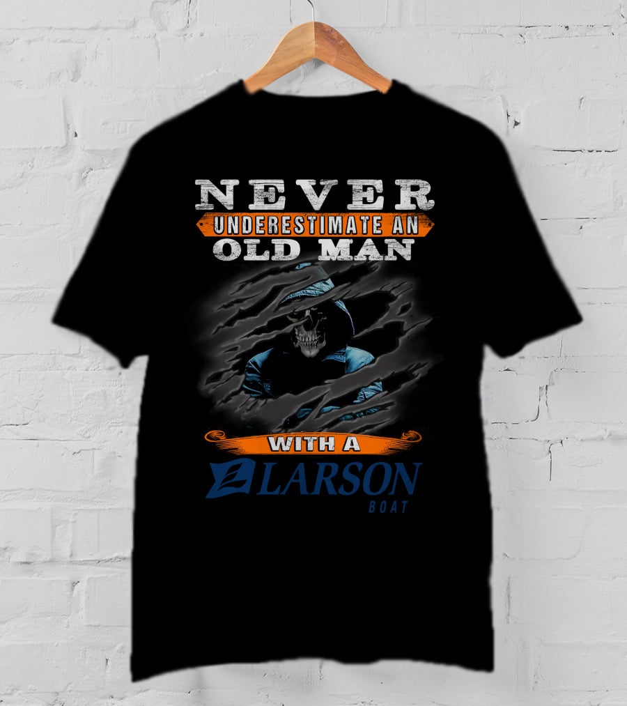 NEVER UNDERESTIMATE AN OLD MAN WITH A LARSON BOAT T-Shirt