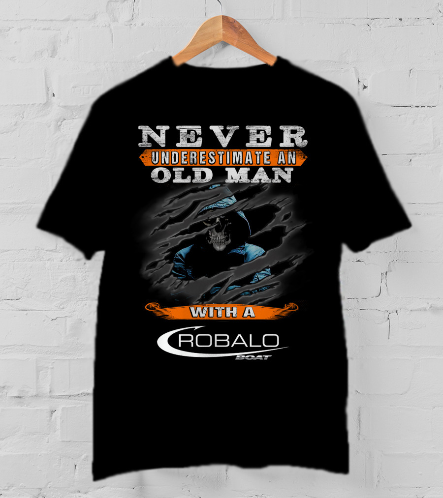 NEVER UNDERESTIMATE AN OLD MAN WITH A ROBALO BOAT T-Shirt