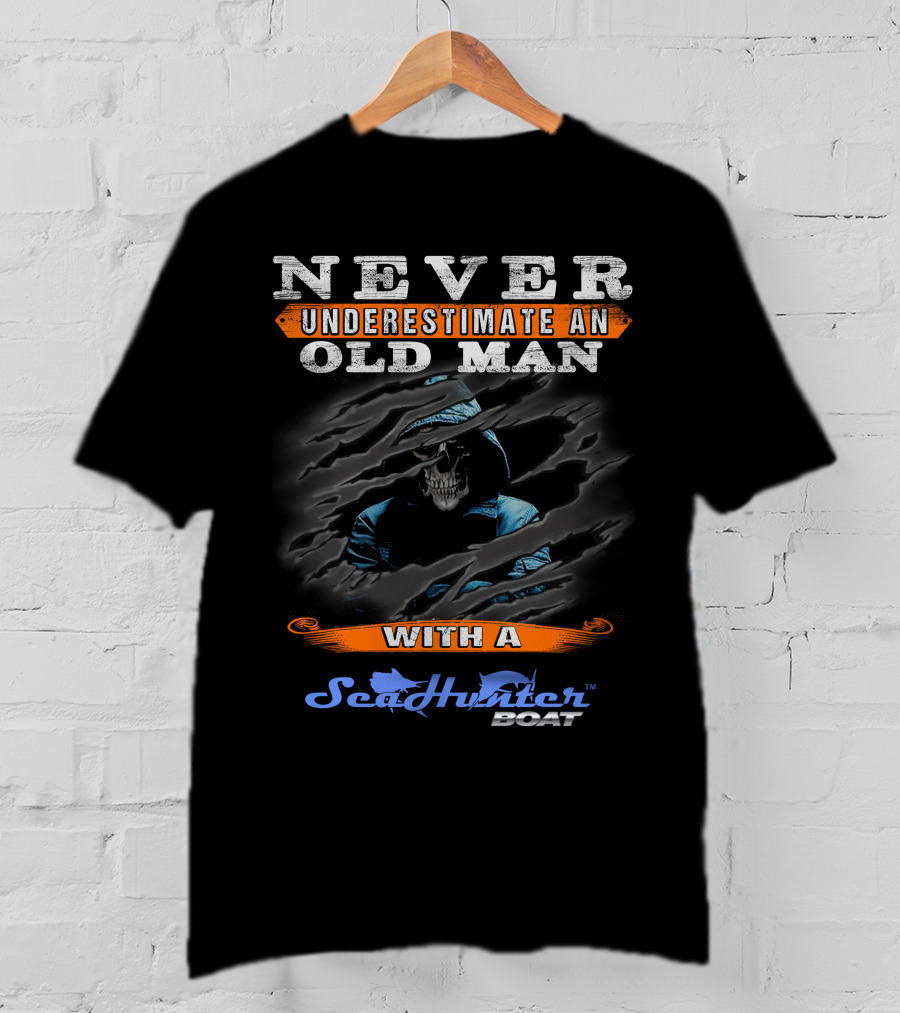 NEVER UNDERESTIMATE AN OLD MAN WITH A SeaHunter BOAT T-Shirt