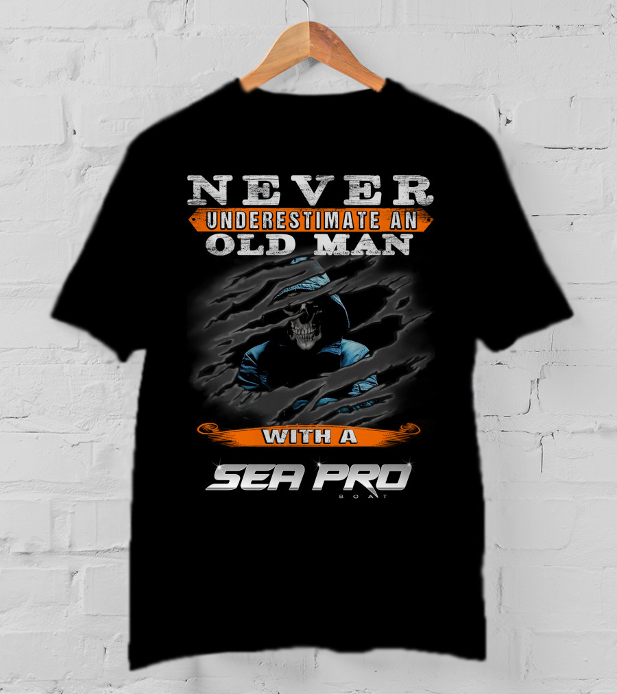 Never Underestimate An Old Man With A Sea Pro Boat T-Shirt