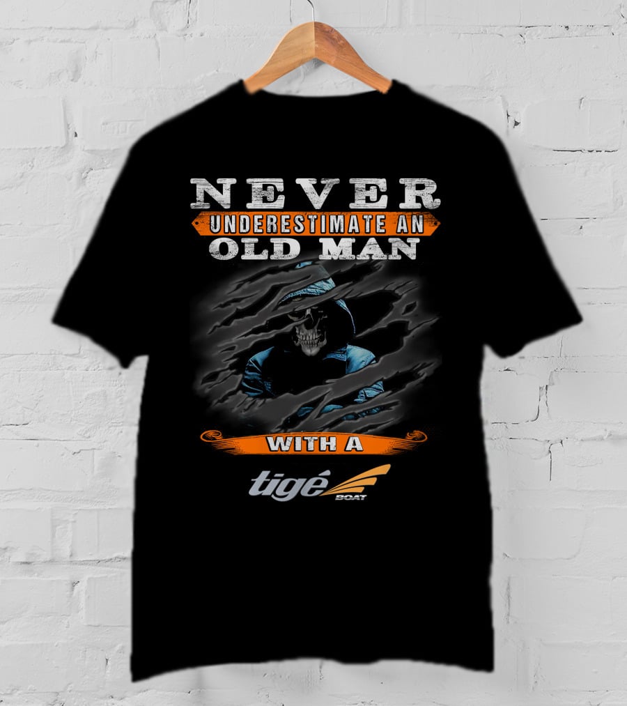 NEVER UNDERESTIMATE AN OLD MAN WITH A TIGÉ BOAT T-Shirt
