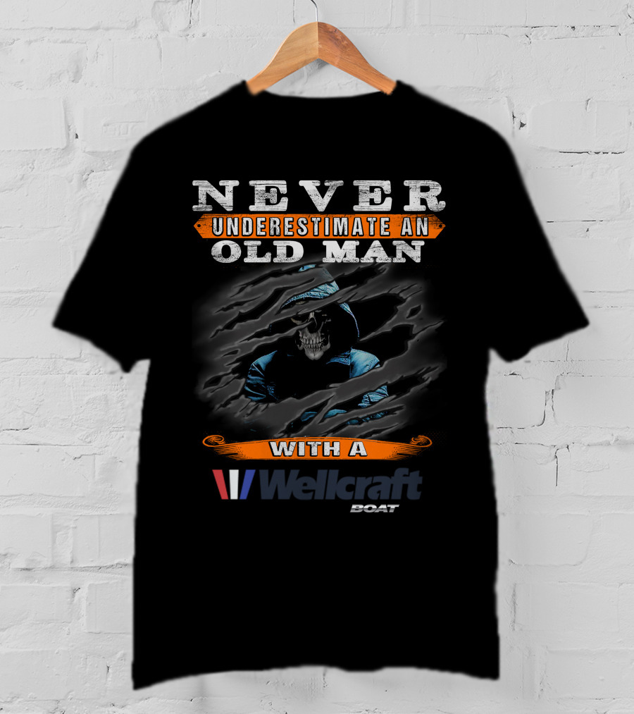 NEVER UNDERESTIMATE AN OLD MAN WITH A WELLCRAFT BOAT T-Shirt